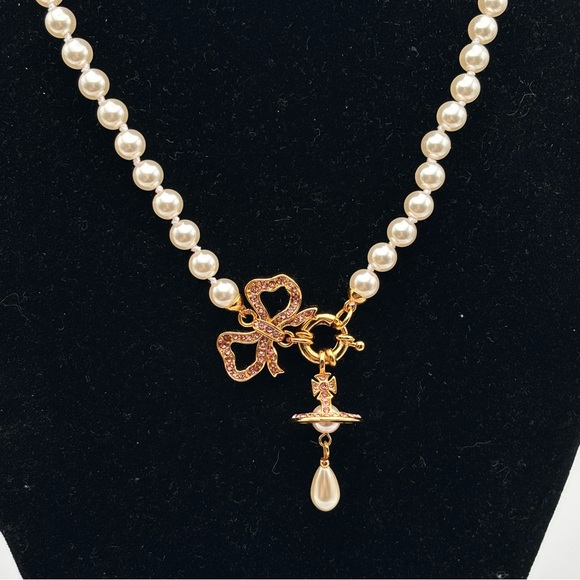 Elegant Pearl Necklace with Gold Accents - Picture 4 of 7